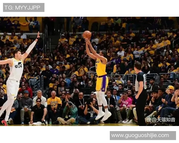 快船队与湖人队的比赛成为焦点，洛杉矶德比战燃爆全场