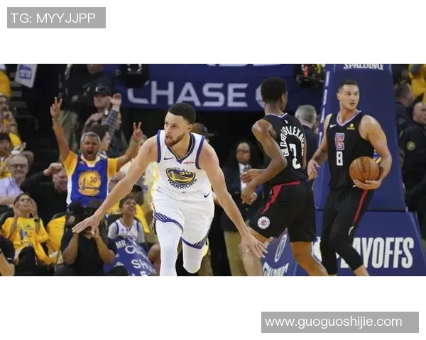 勇士队主场大胜马刺，库里生涯三分数超越雷阿伦