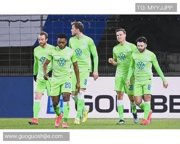 沃尔夫斯堡与法兰克福激战无分胜负，战平握手共进步